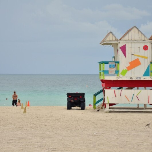 charakterystyczne budki ratowników na Miami South Beach